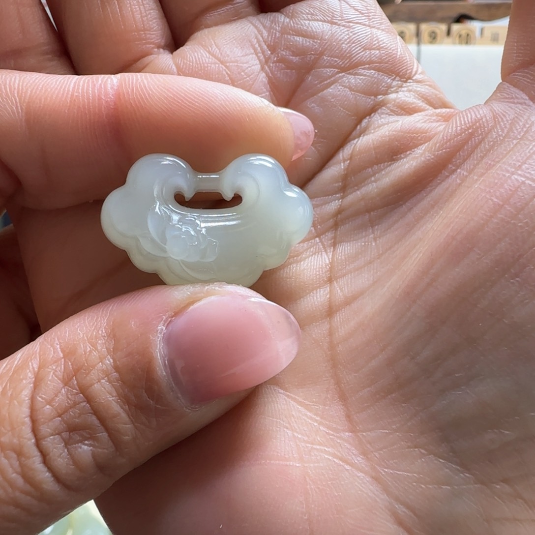 和田玉颈饰未镶嵌晴**云