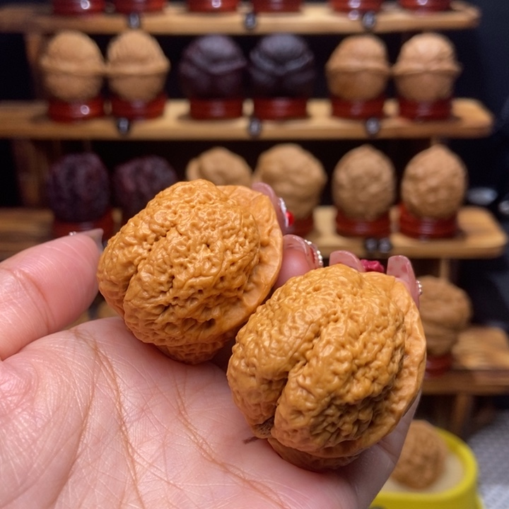 文玩核桃吊坠山羊16