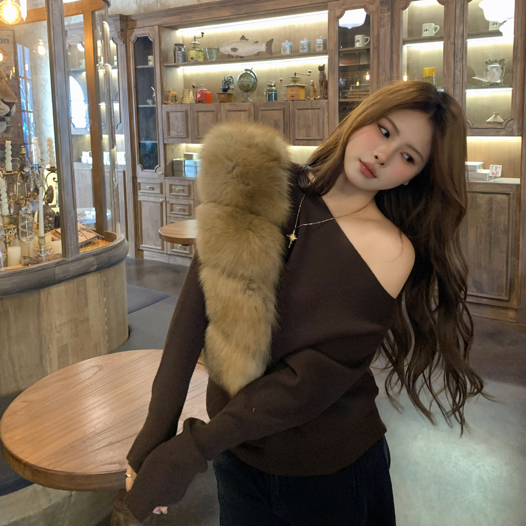 宅宅athome//熟女画报 软糯斜肩针织衫慵懒长袖一字肩上衣