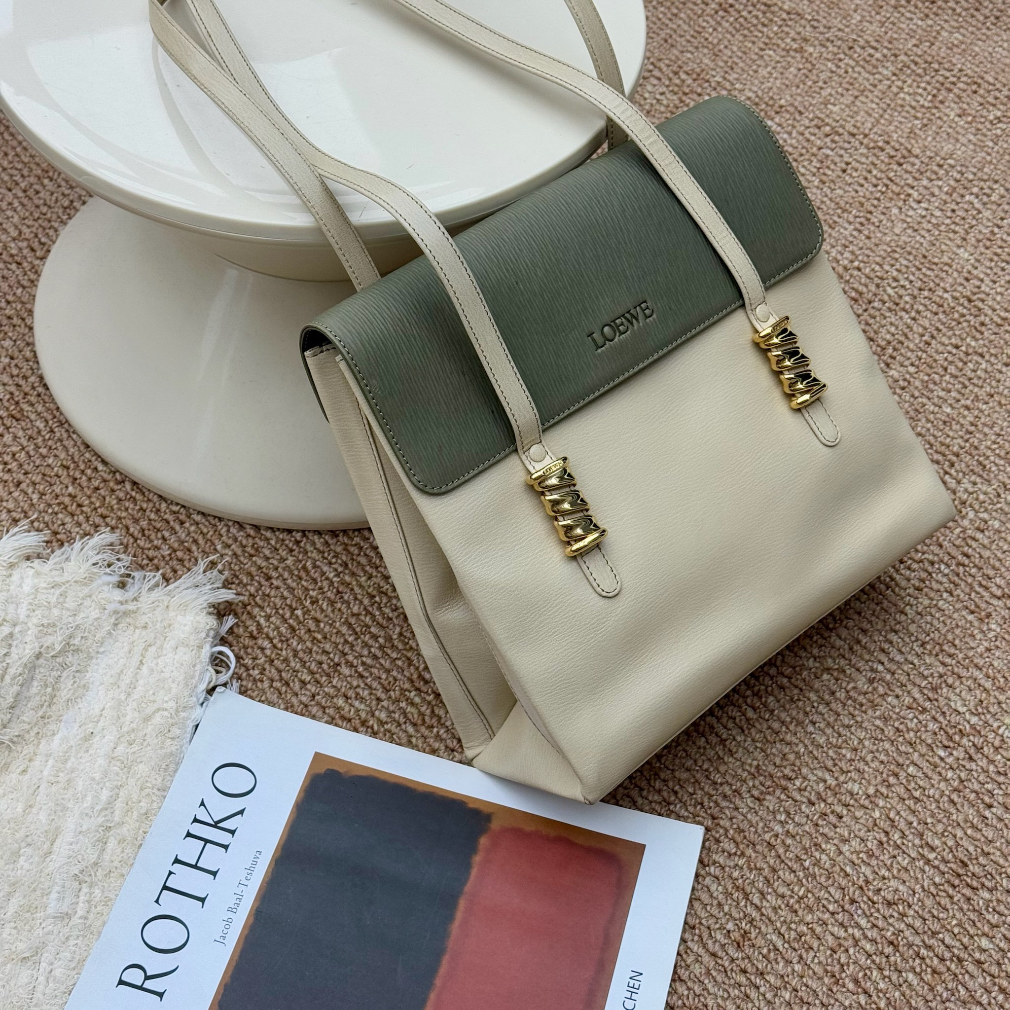 95新 LOEWE/罗意威 觅时/抹茶绿翻盖双肩带蛇骨/118477