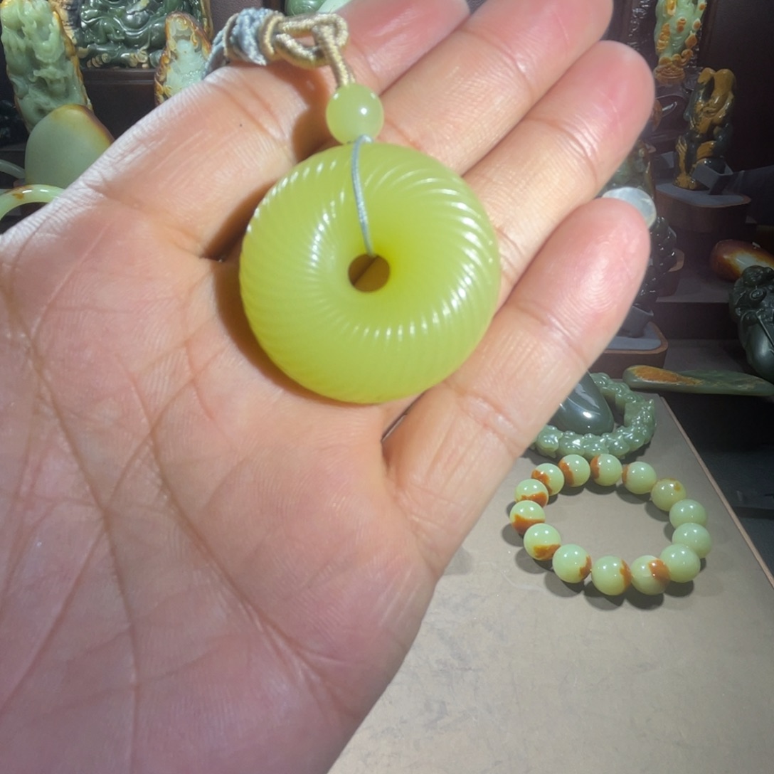 透闪石质玉螺旋纹扣子未镶嵌