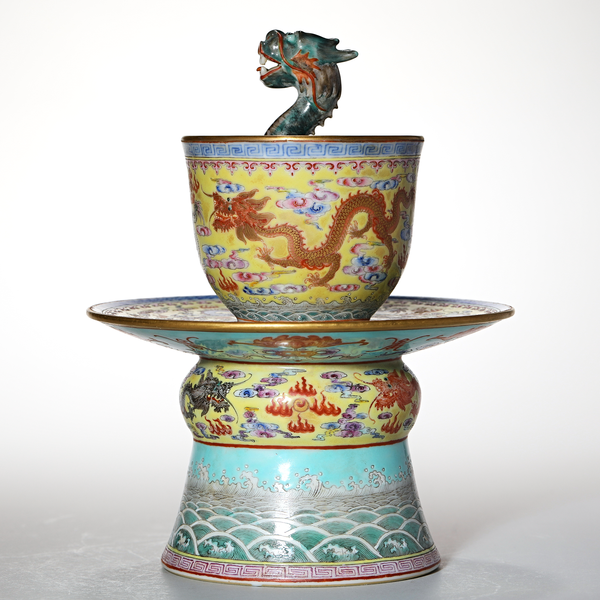 2634民国·粉彩龙纹公道杯【古董拍卖】