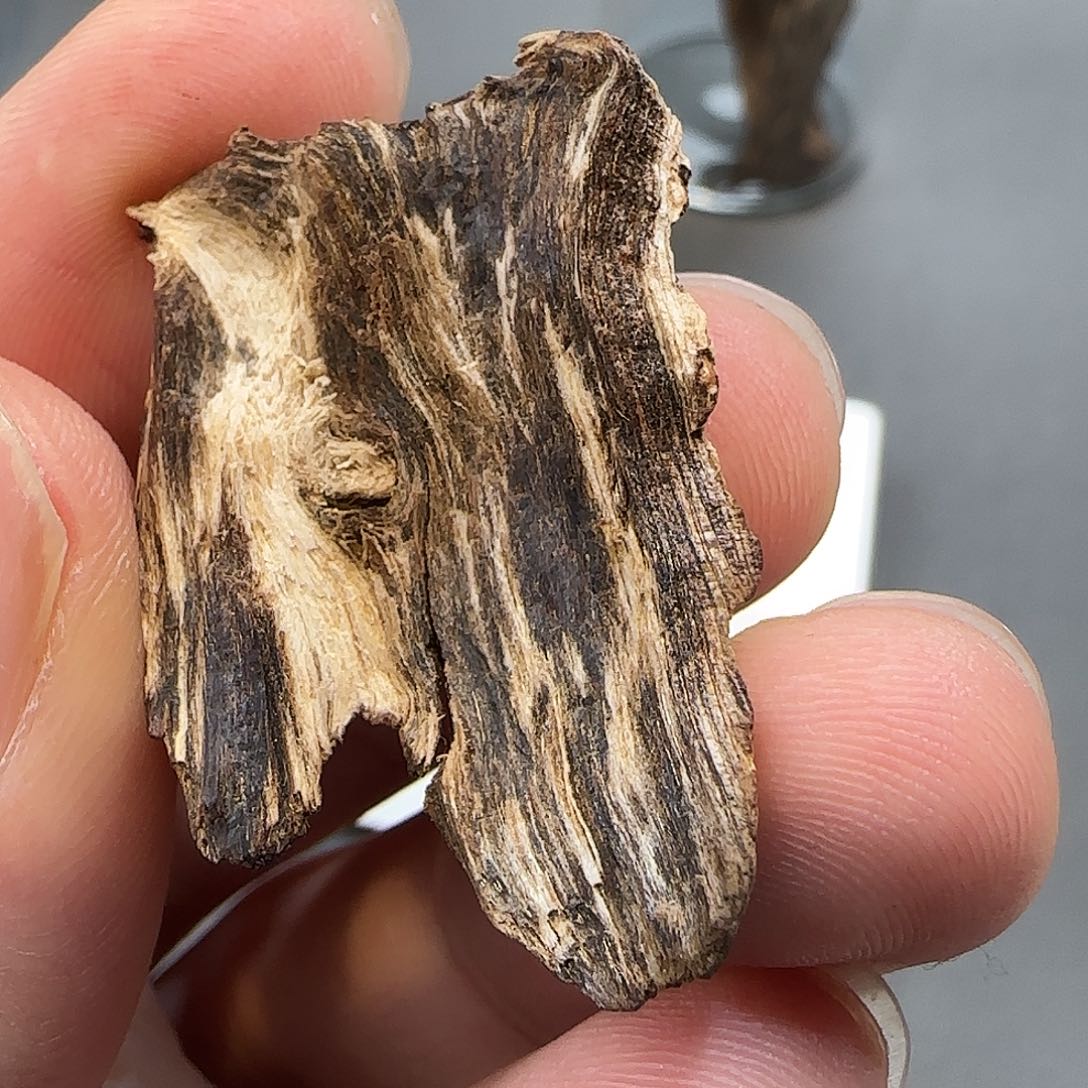 沉香沉香碎屑海南根部黑棋YmYtt1.6克