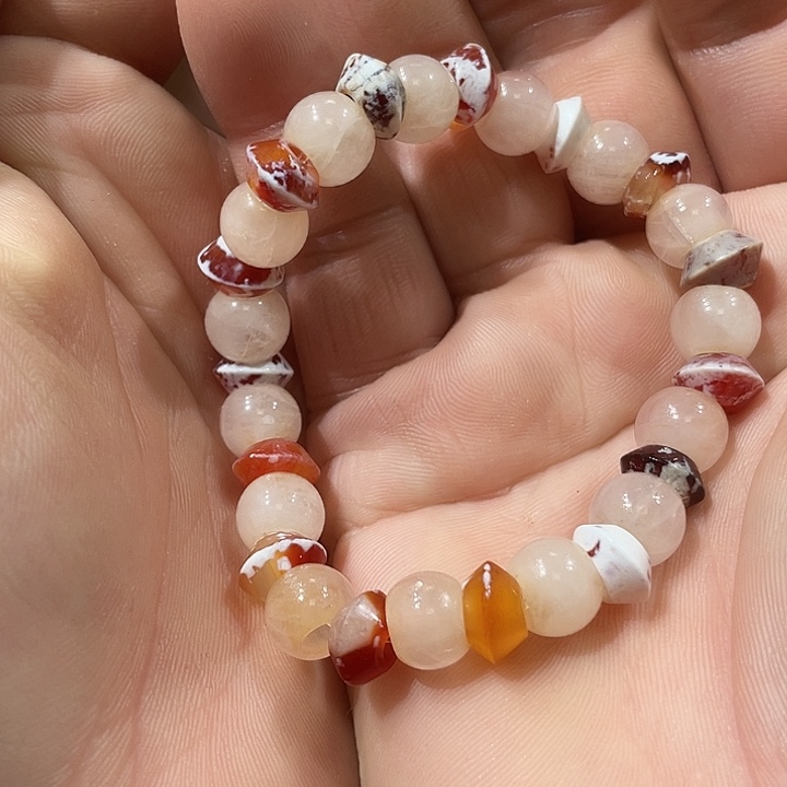 上***水玻璃颈饰品相好品相好