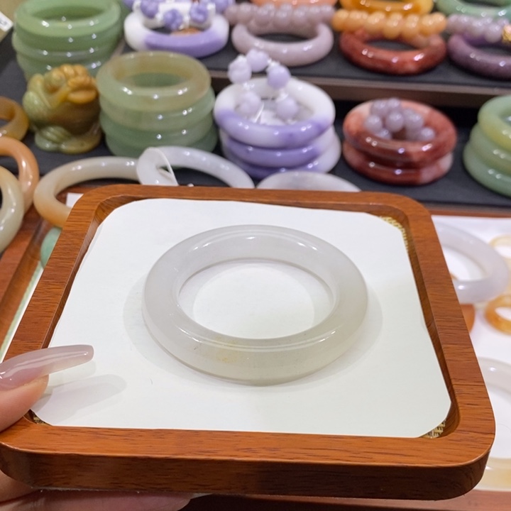 石英质玉未镶嵌手镯52