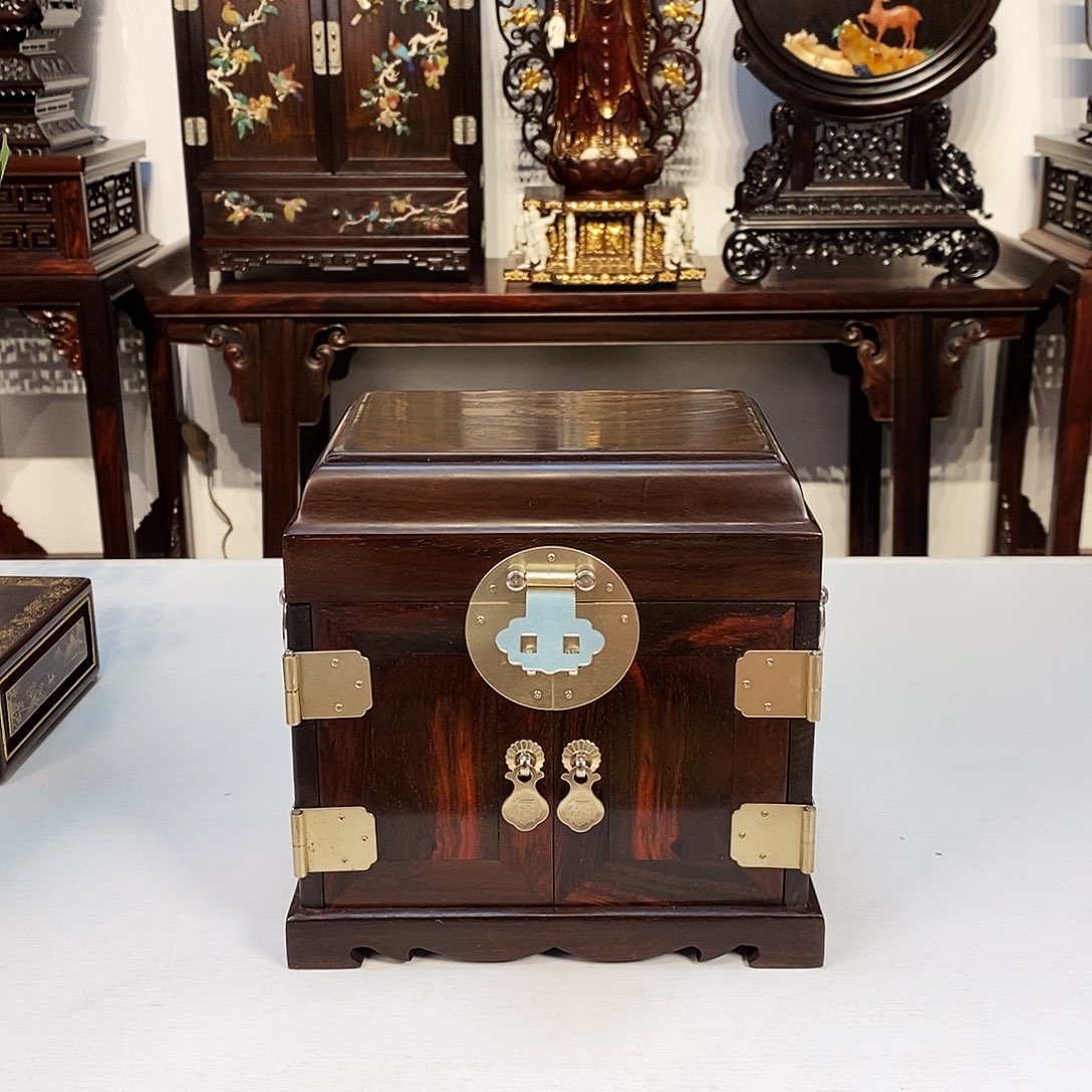 红酸枝木类成套家具大红酸枝官皮箱