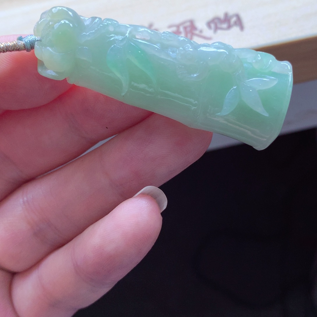 翡翠颈饰未镶嵌吊坠