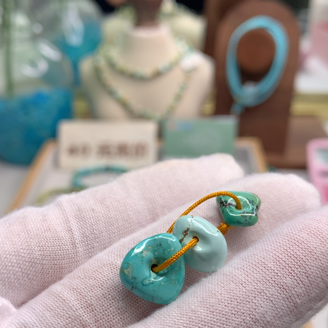 绿松石未镶嵌饰品