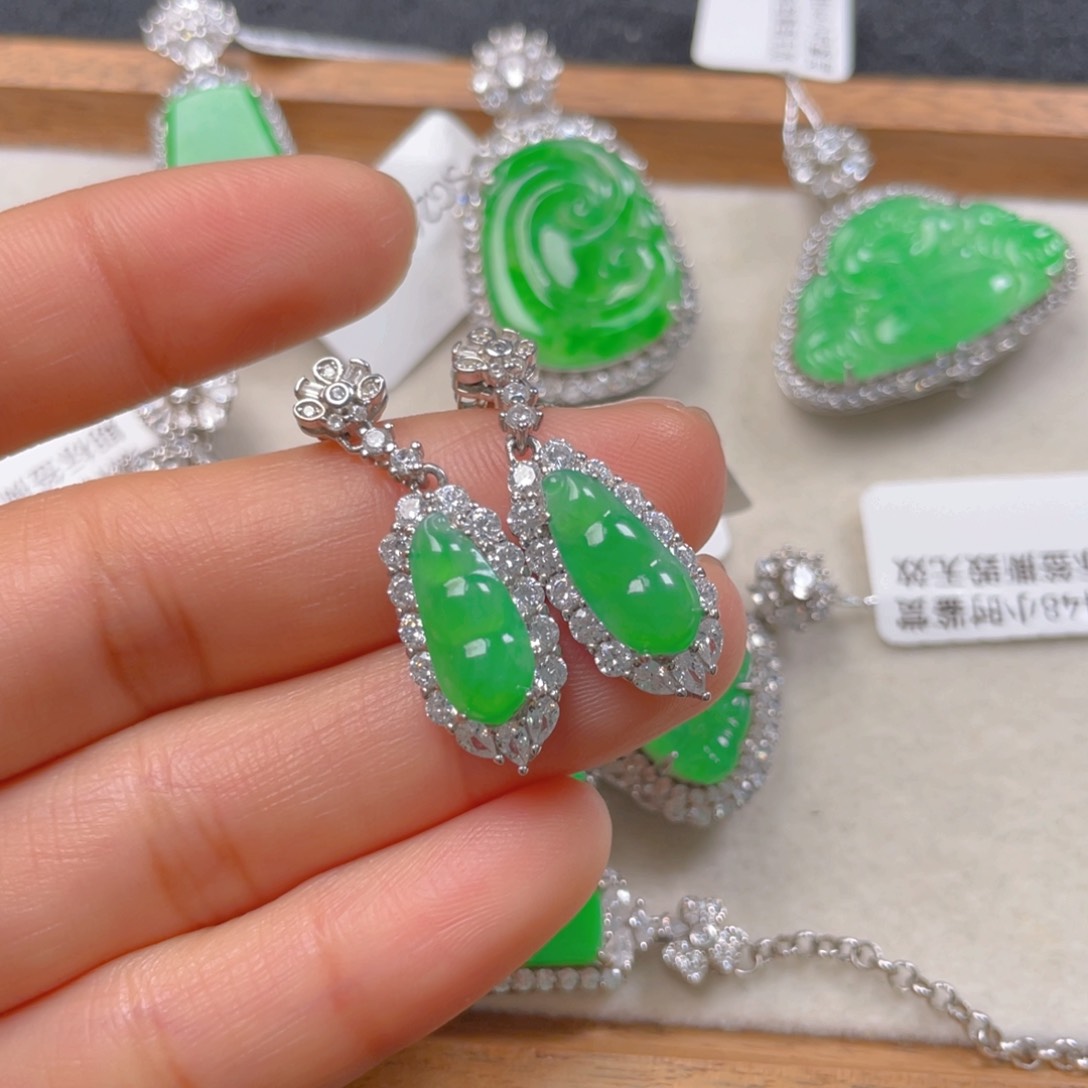 翡翠颈饰银S925镶嵌翡翠