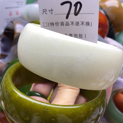 蛇纹石玉手镯未镶嵌