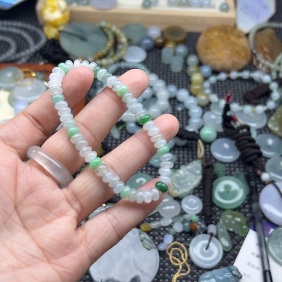 颈饰未镶嵌翡翠手串