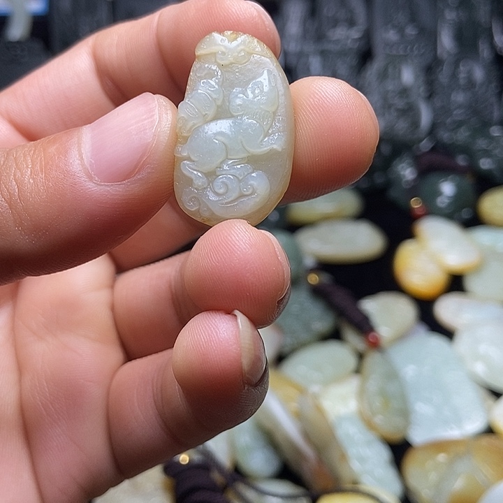 颈饰未镶嵌和田玉