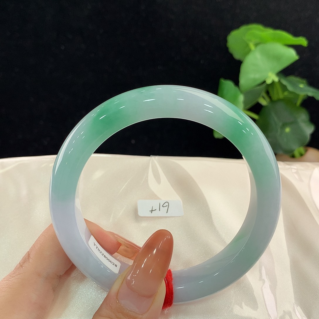 翡翠手镯未镶嵌正61.5