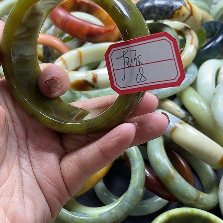 蛇纹石玉手镯未镶嵌顾