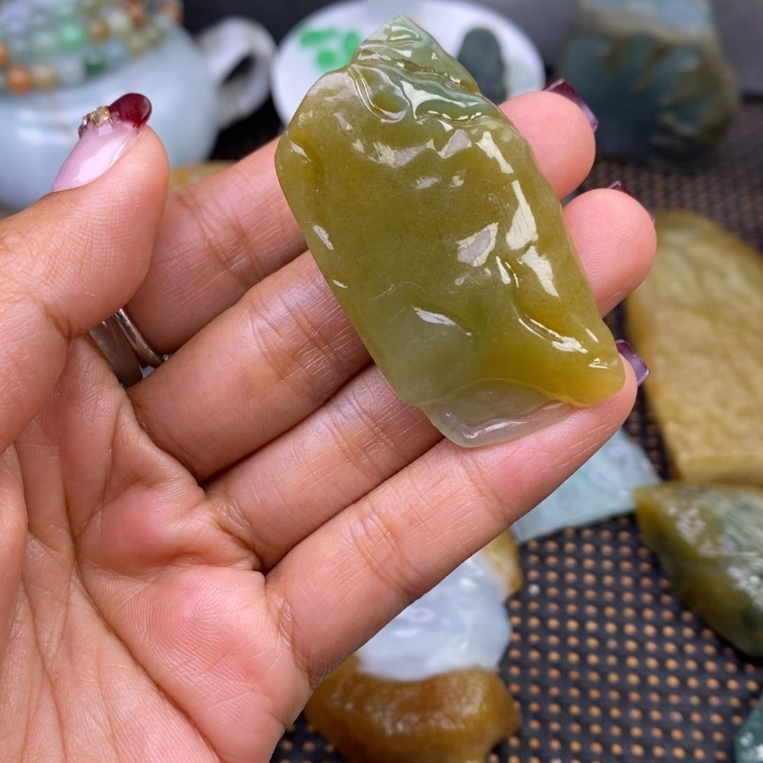 翡翠颈饰未镶嵌焱****斌翡翠