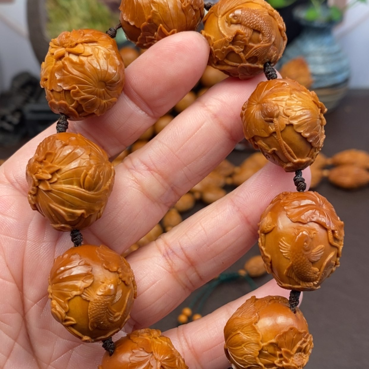 【闪购商品】橄榄核吊坠荷塘月色