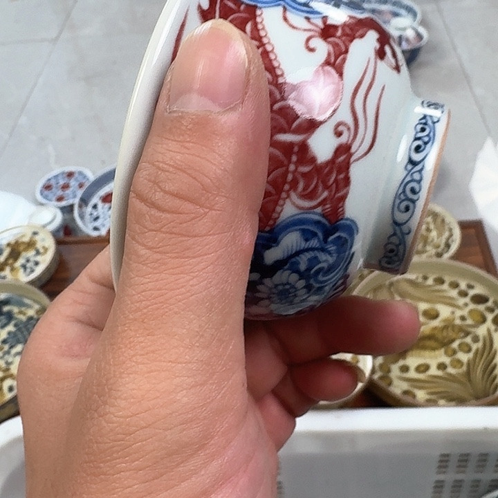 瓷片釉里红如意穿花龙大压手杯