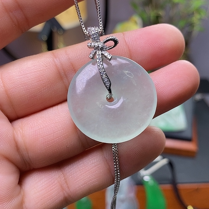 翡翠未镶嵌吊坠(赠链)