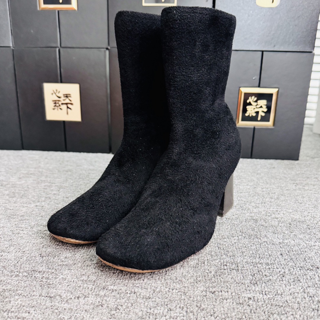 95新 Celine/思琳 绒面方根半靴37码ysc3294