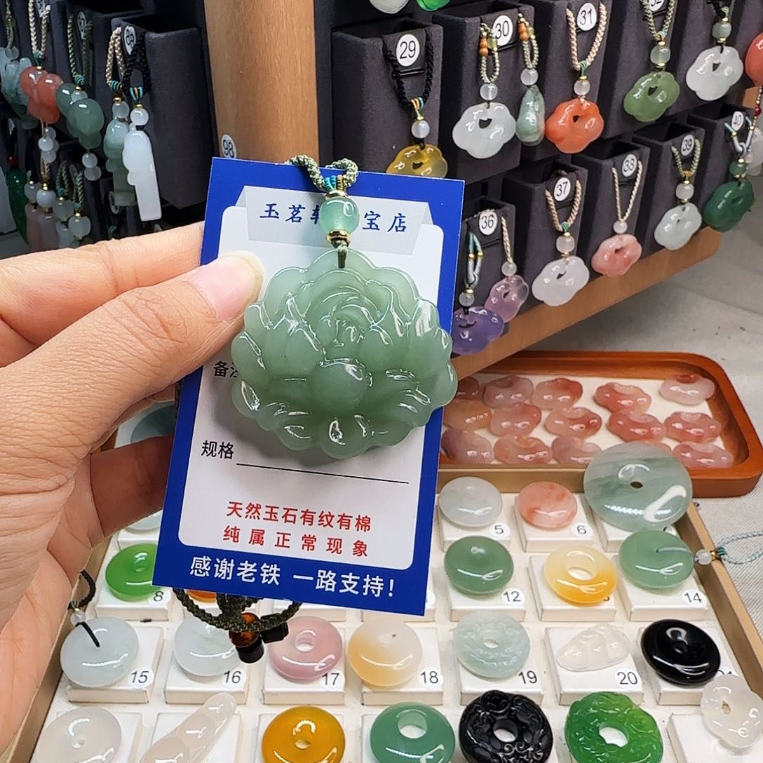 石英质玉未镶嵌颈饰