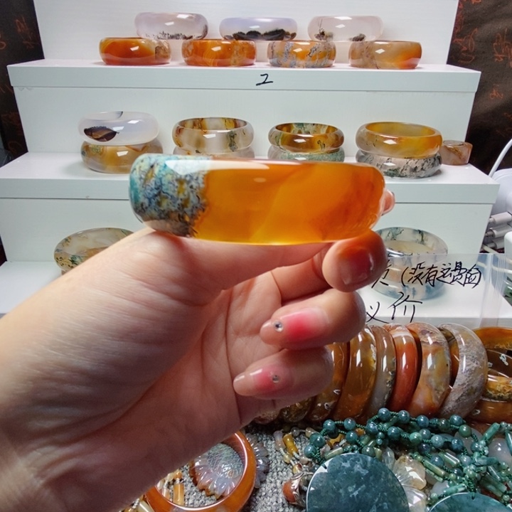 玛瑙/玉髓手镯未镶嵌56