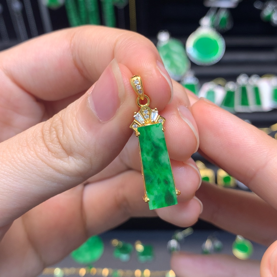 翡翠未镶嵌颈饰有纹裂