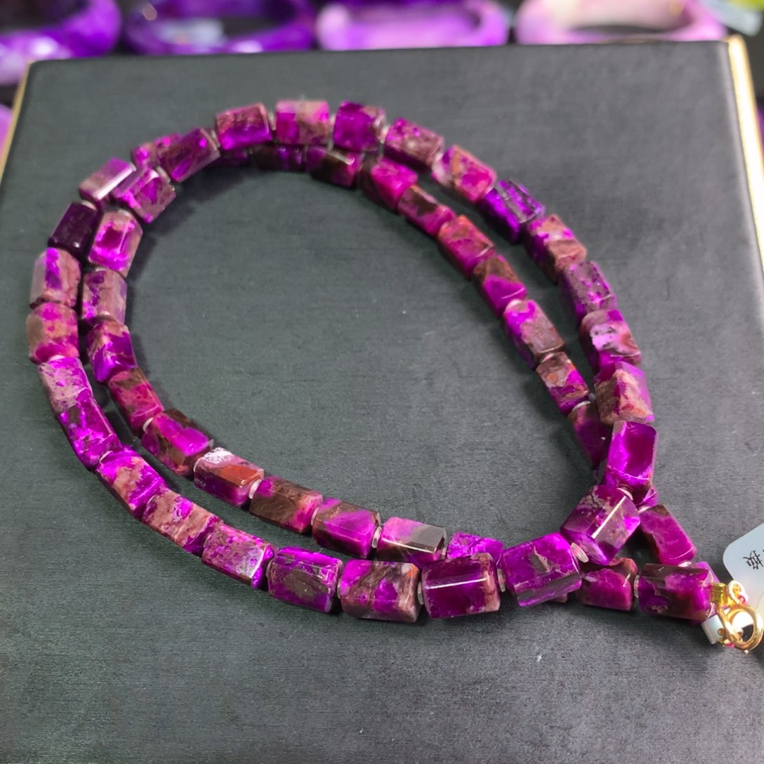 苏纪石（舒俱来）桃红方糖项链未镶嵌