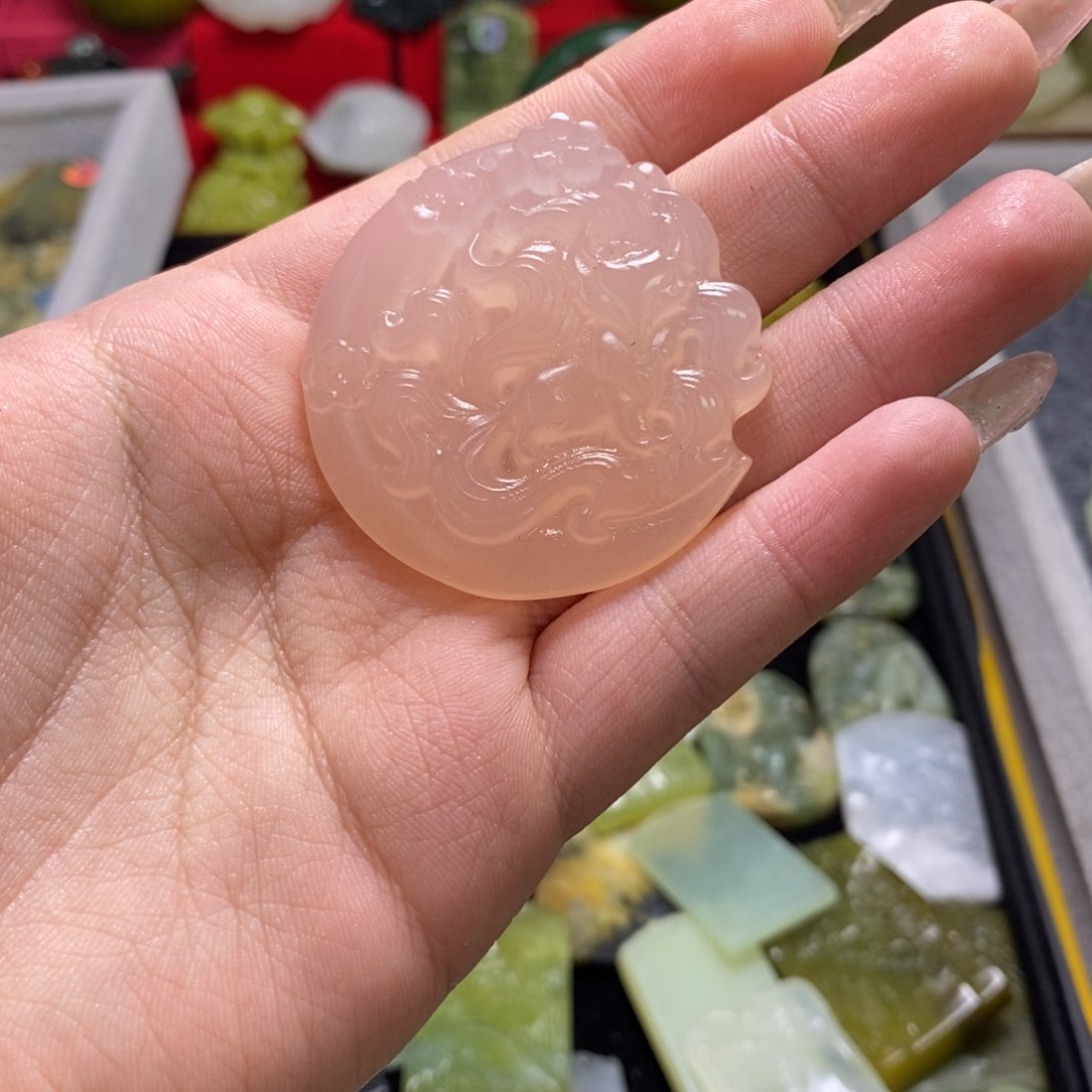 蛇纹石玉颈饰未镶嵌狐狸