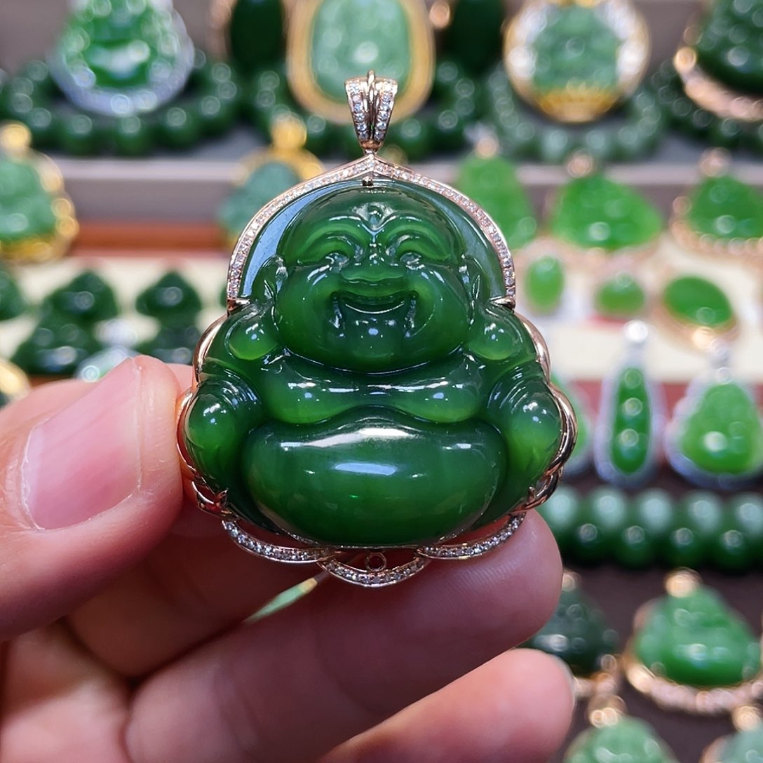 和田玉（碧玉）颈饰18K金镶嵌佛公35mm