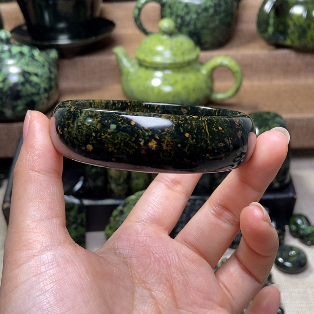 灵***祥蛇纹石玉未镶嵌药王石手镯有纹