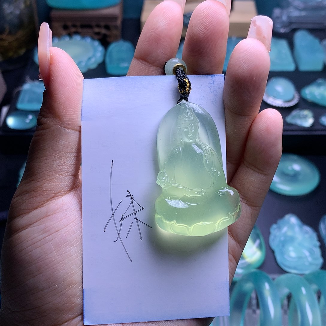 蛇纹石玉吊坠未镶嵌