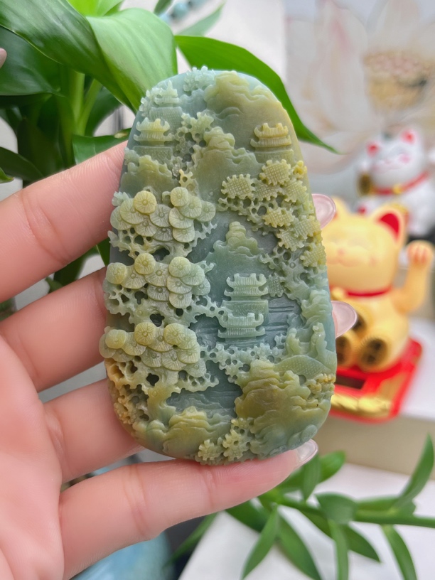 翡翠a货黄加绿精工雕刻山水牌毛货抛光4天75.8•44.3•9.5
