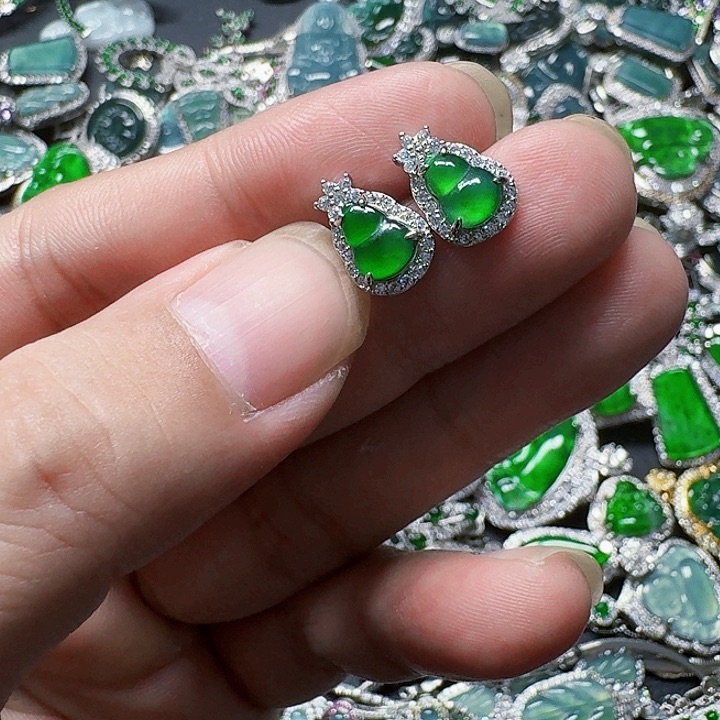 翡翠颈饰未镶嵌天然A货翡翠放漏