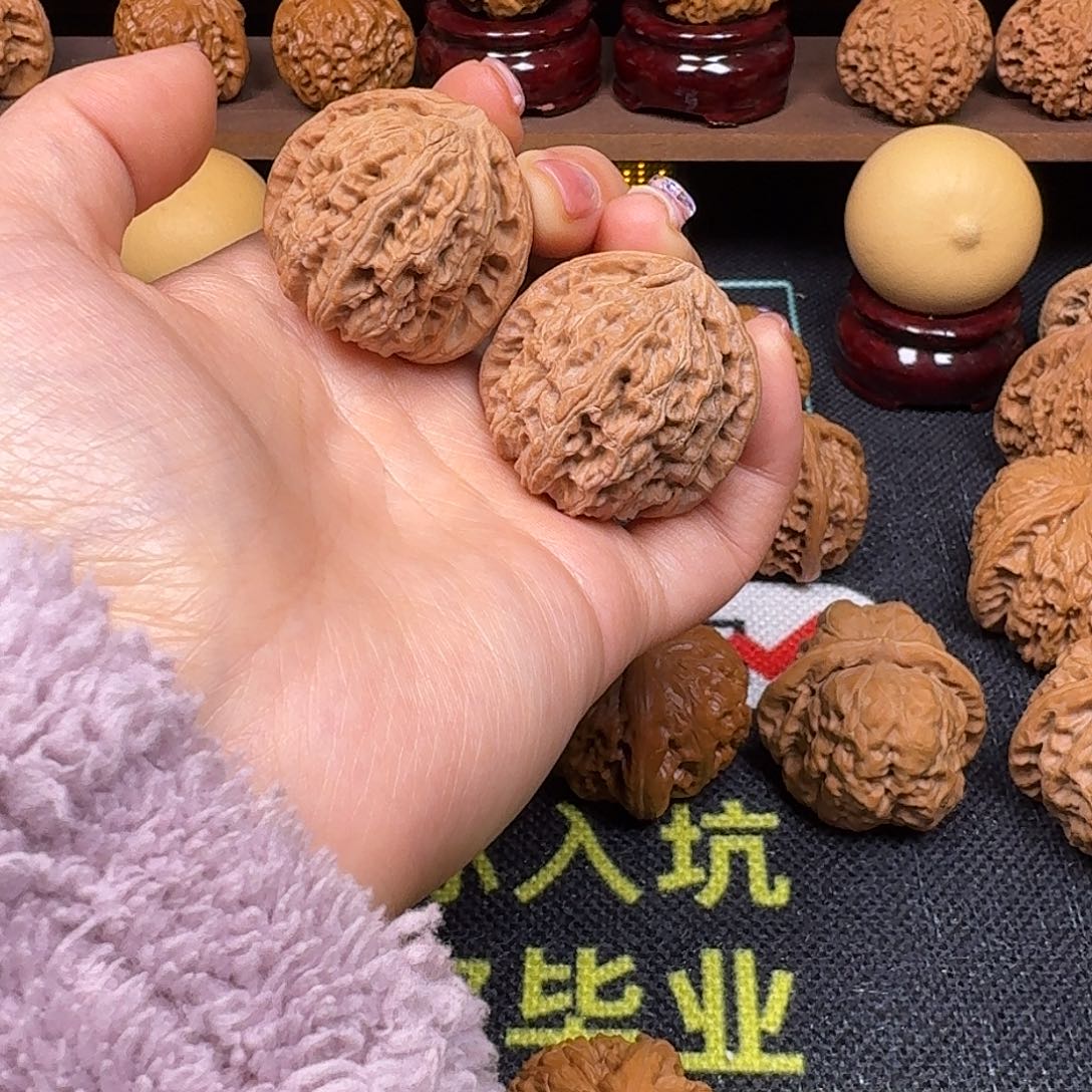 文玩核桃吊坠36.5三角白