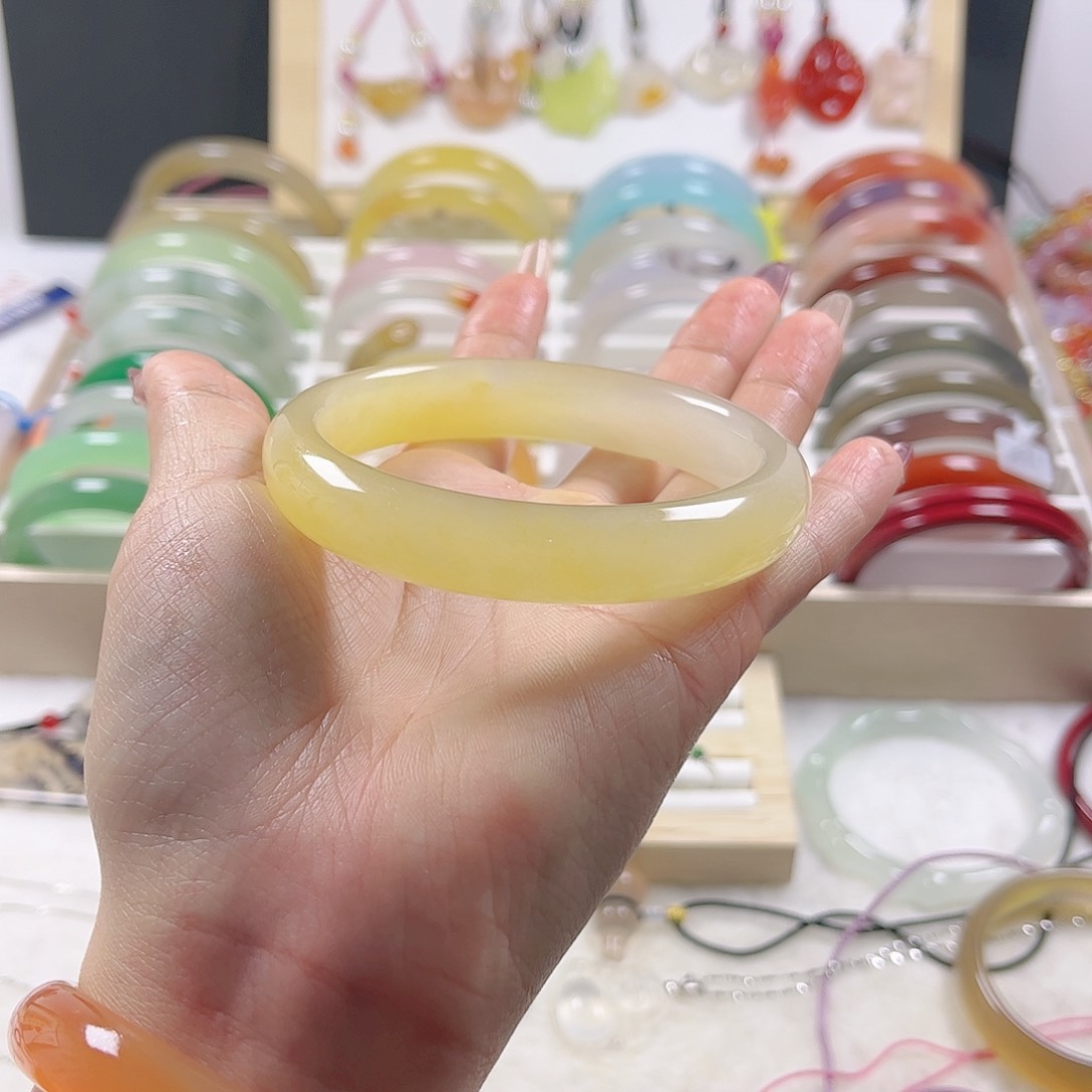 玛瑙/玉髓手镯未镶嵌蕙**心