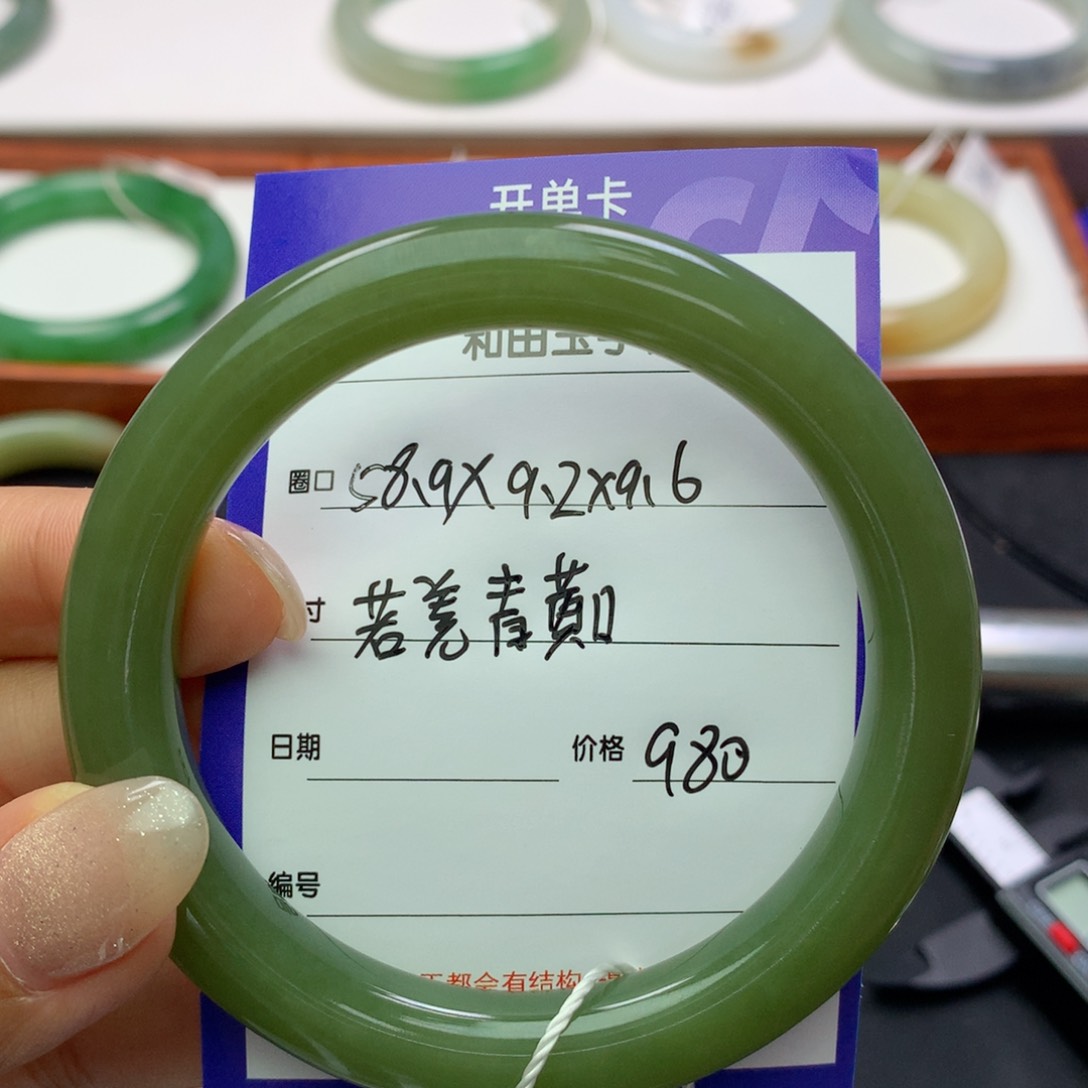 和田玉手镯未镶嵌