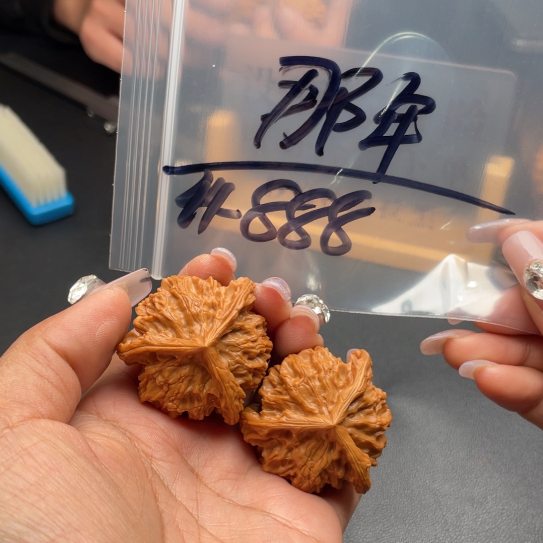 那***年把件文玩核桃44尺寸盘山三棱