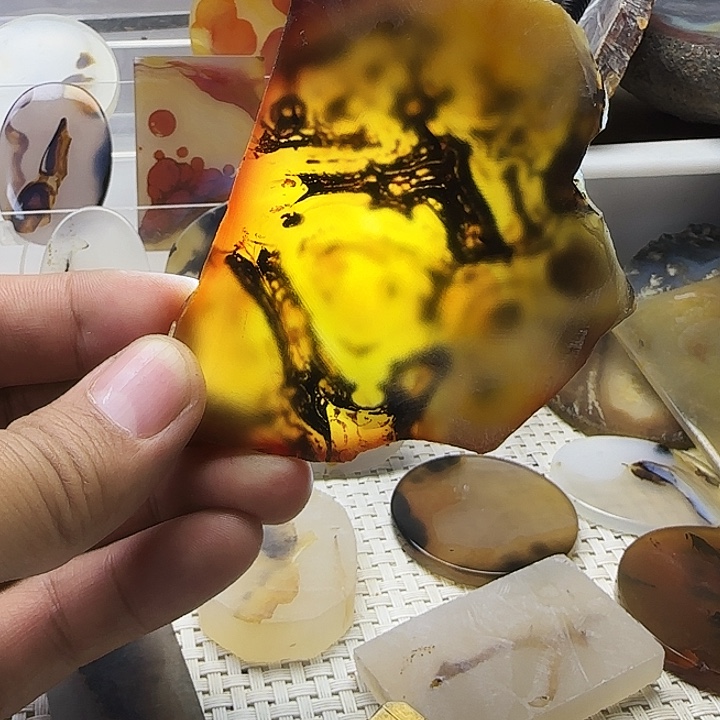 玛瑙/玉髓未镶嵌珠宝奇石