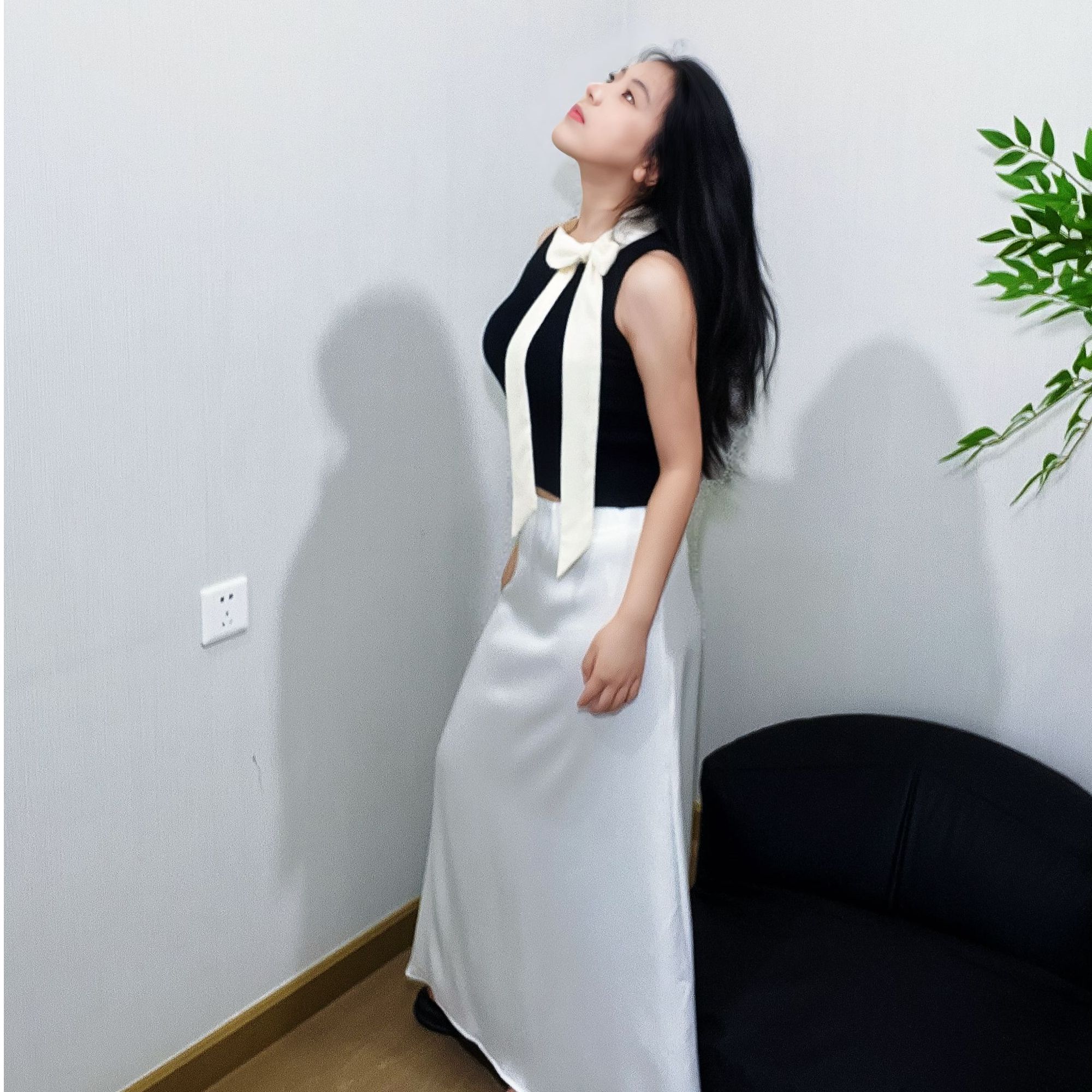INS风慵懒风少女风通勤气质时尚套装针织背心缎面半裙显贵两件套