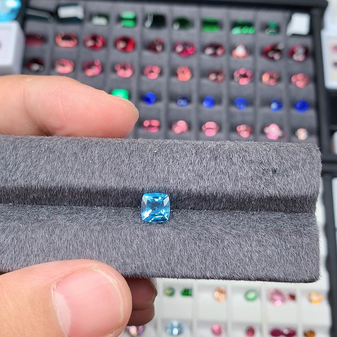 托帕石裸石未镶嵌7*7