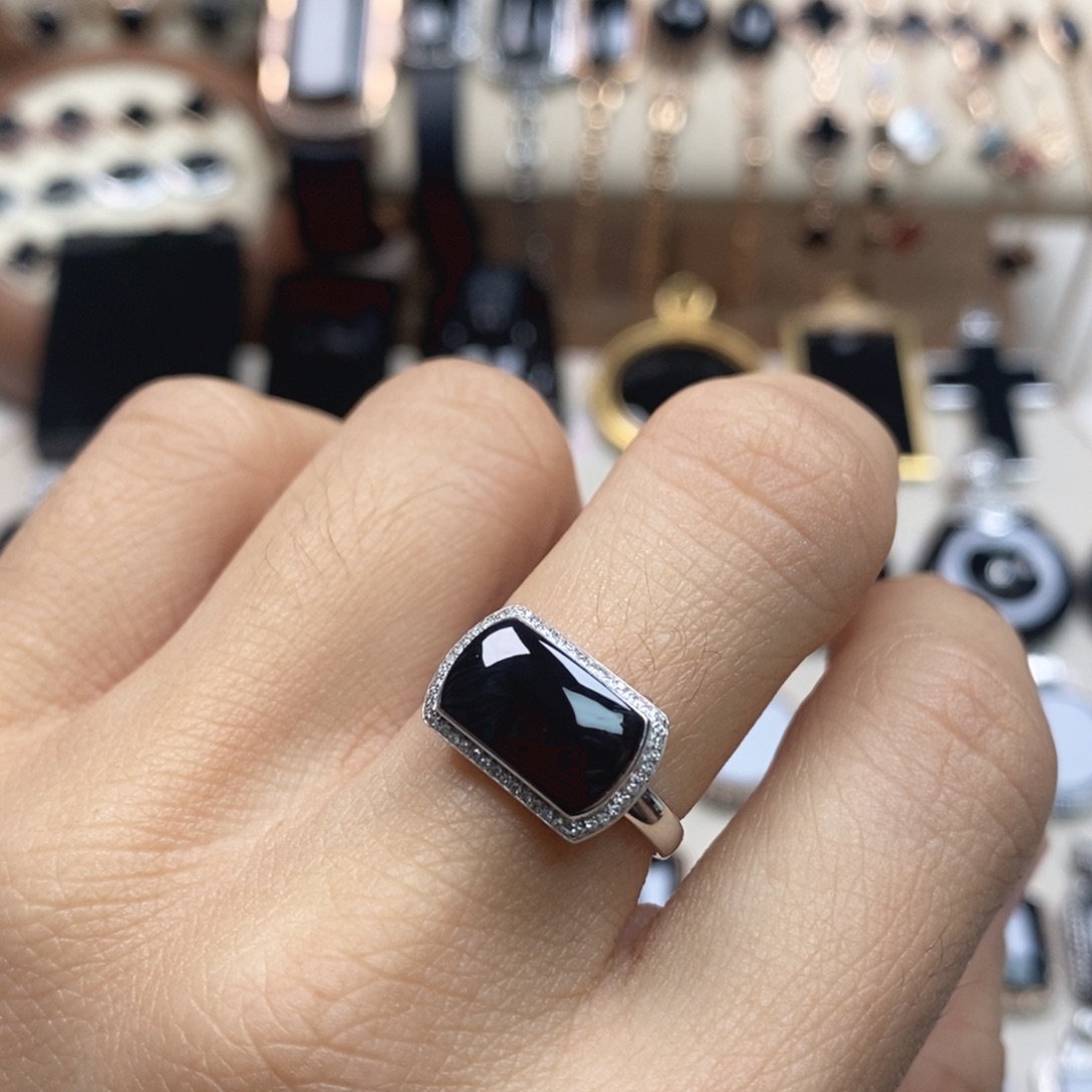 翡翠18K金镶嵌戒指