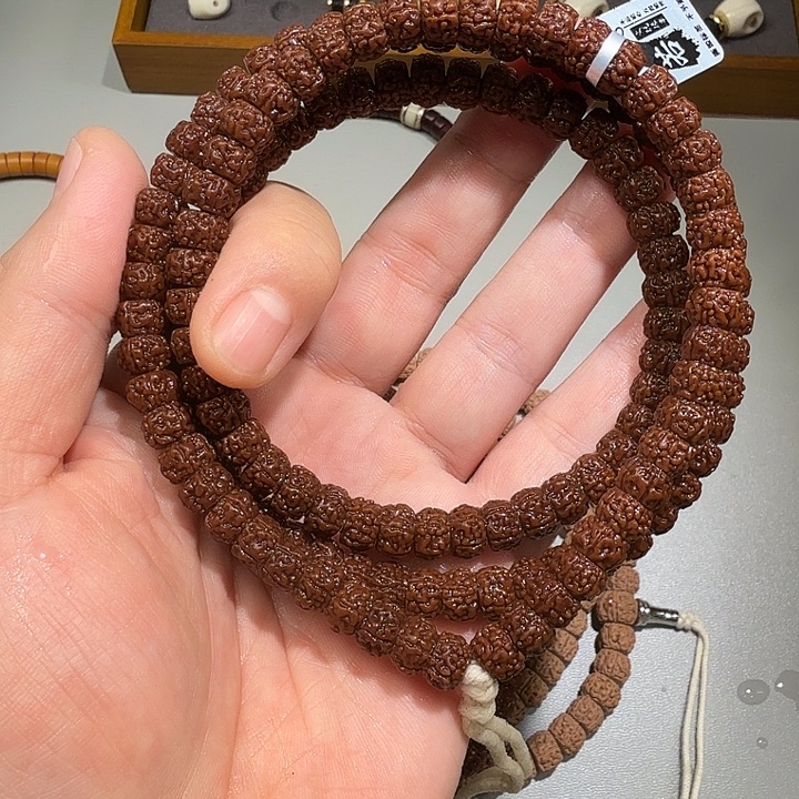 文玩核桃吊坠盘龙