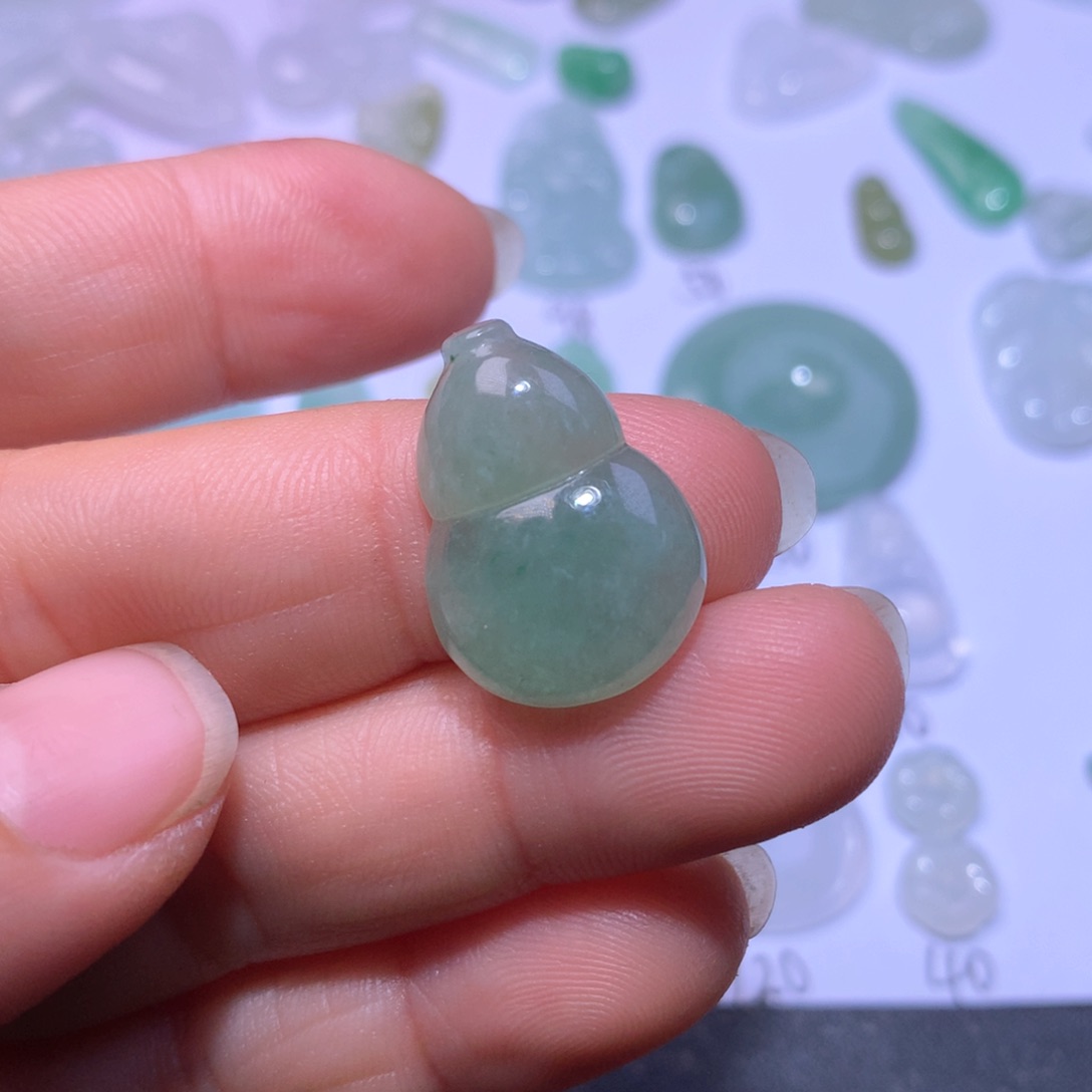 翡翠颈饰未镶嵌葫芦