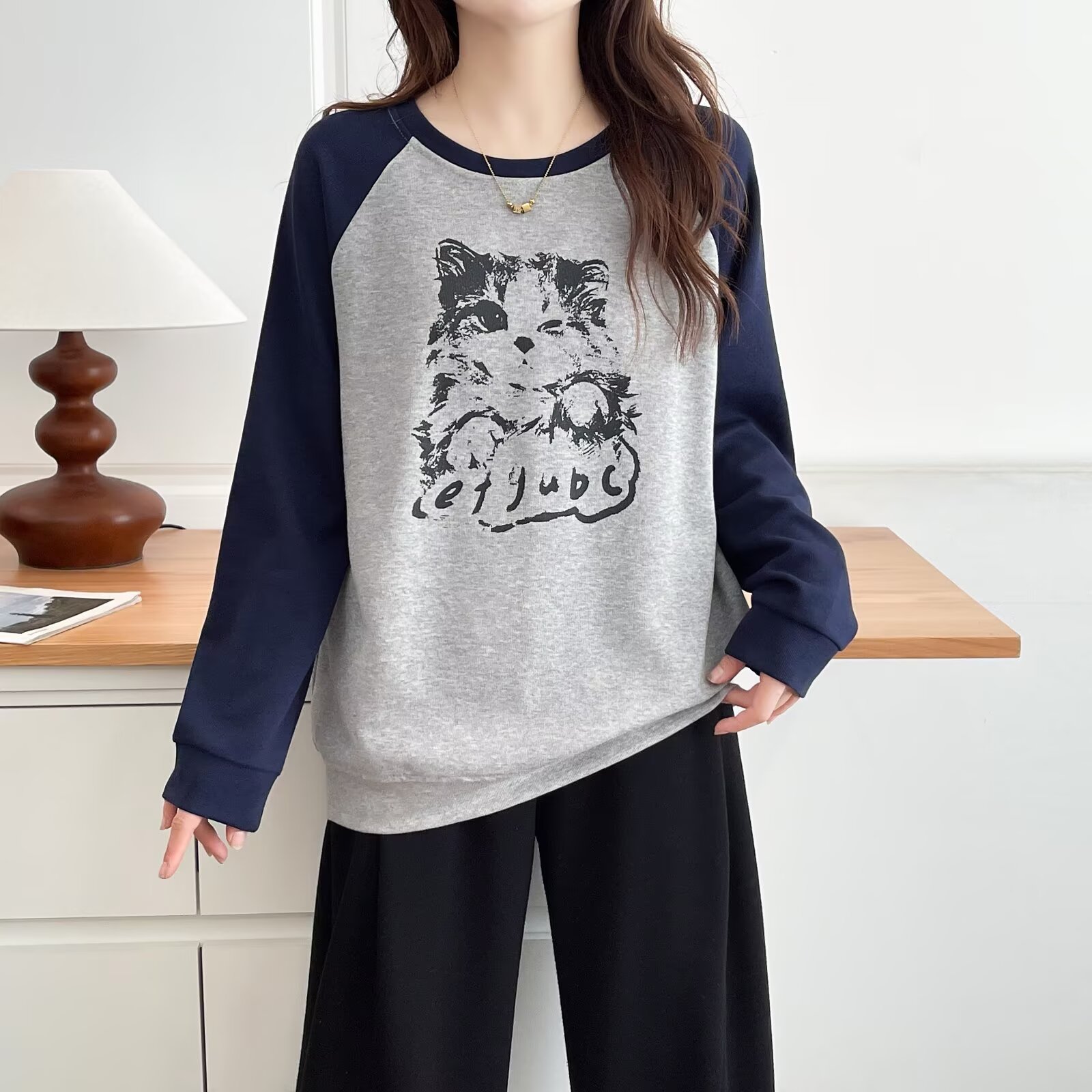 圆领长袖女字母猫咪新款撞色拼接显瘦遮肚印花卫衣休闲t恤200斤秋