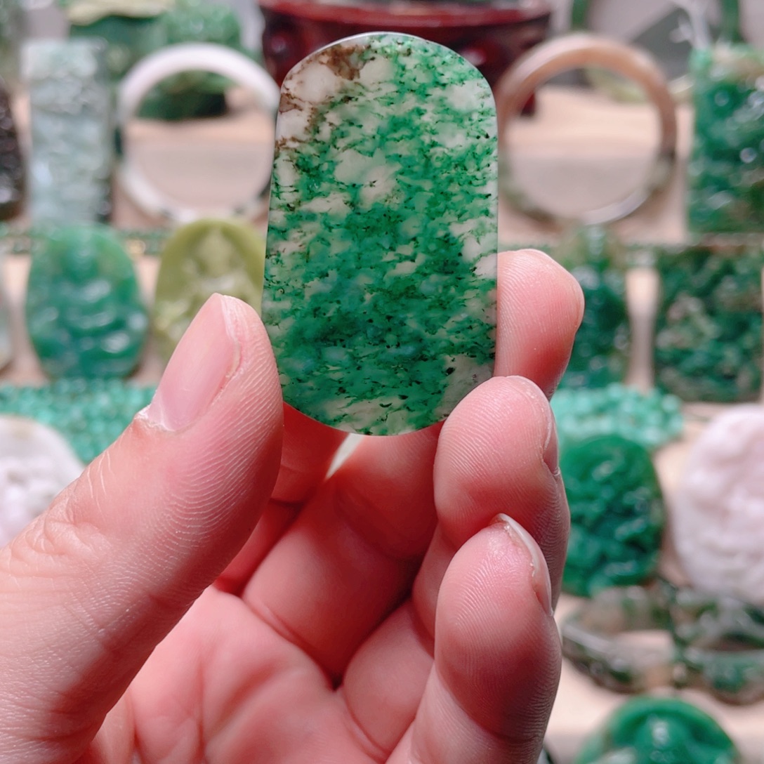 独山玉未镶嵌颈饰