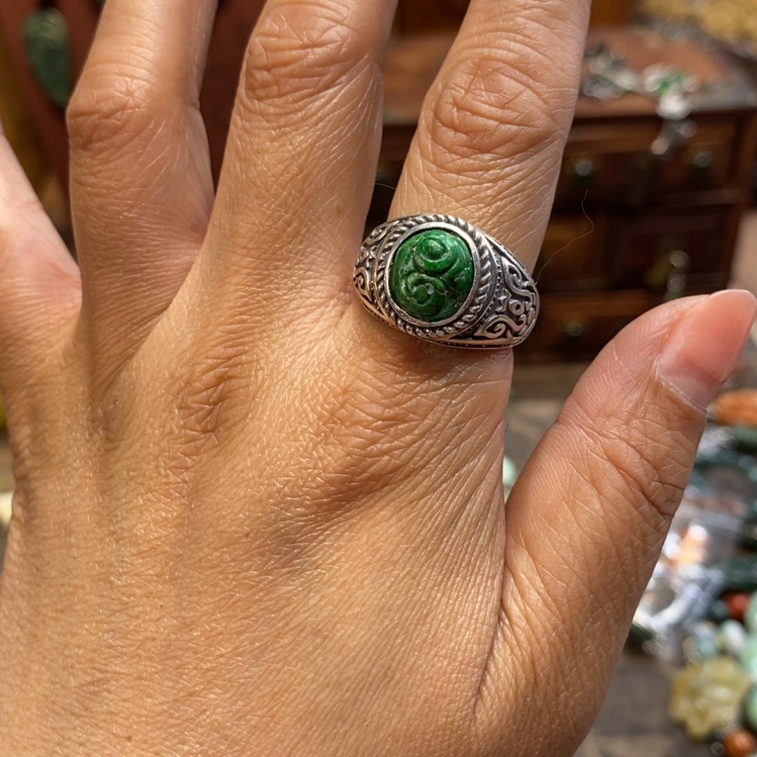 翡翠吊坠(赠链)未镶嵌