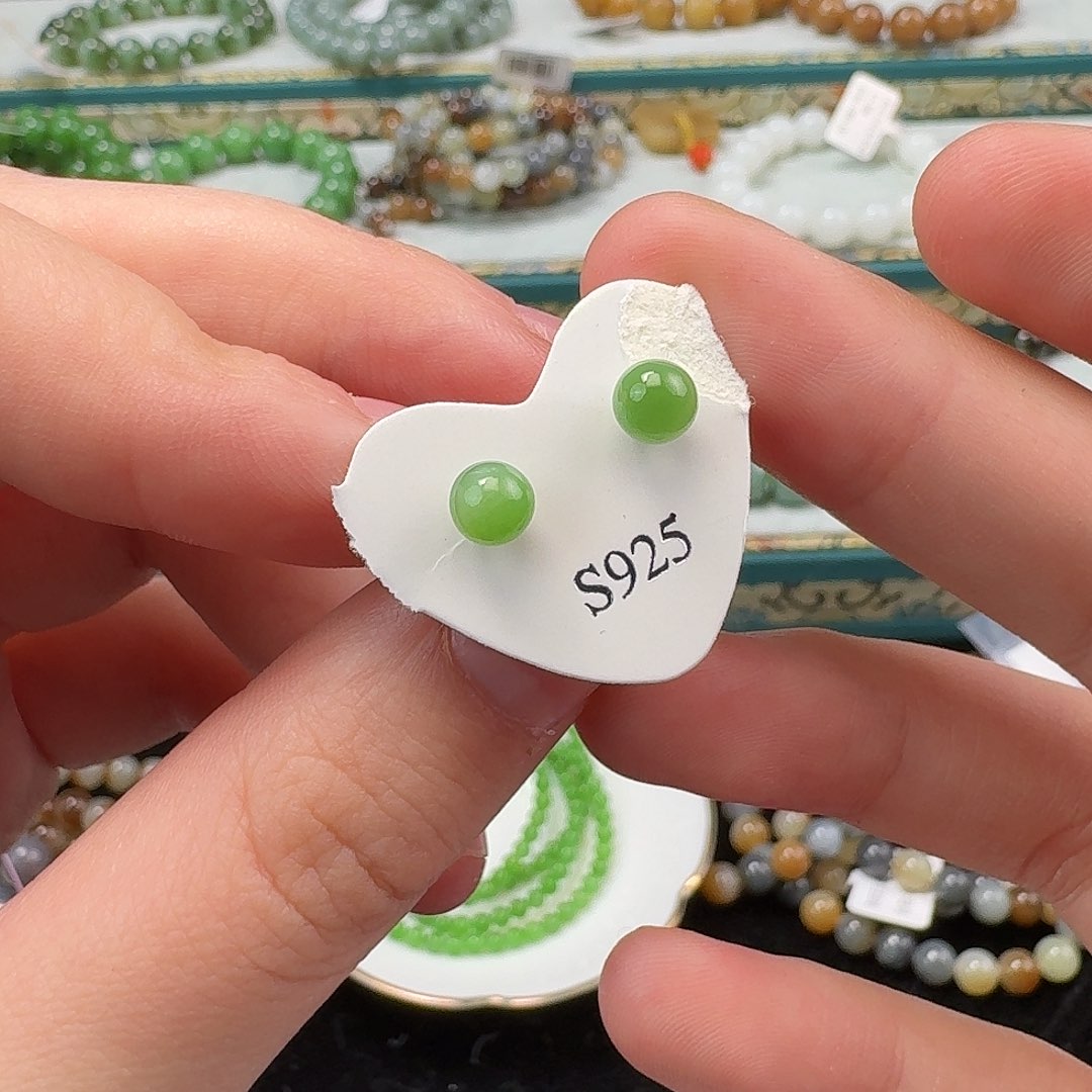 和田玉耳钉未镶嵌