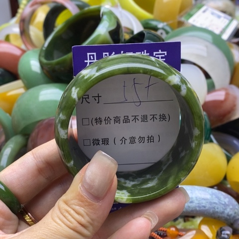 蛇纹石玉手镯未镶嵌