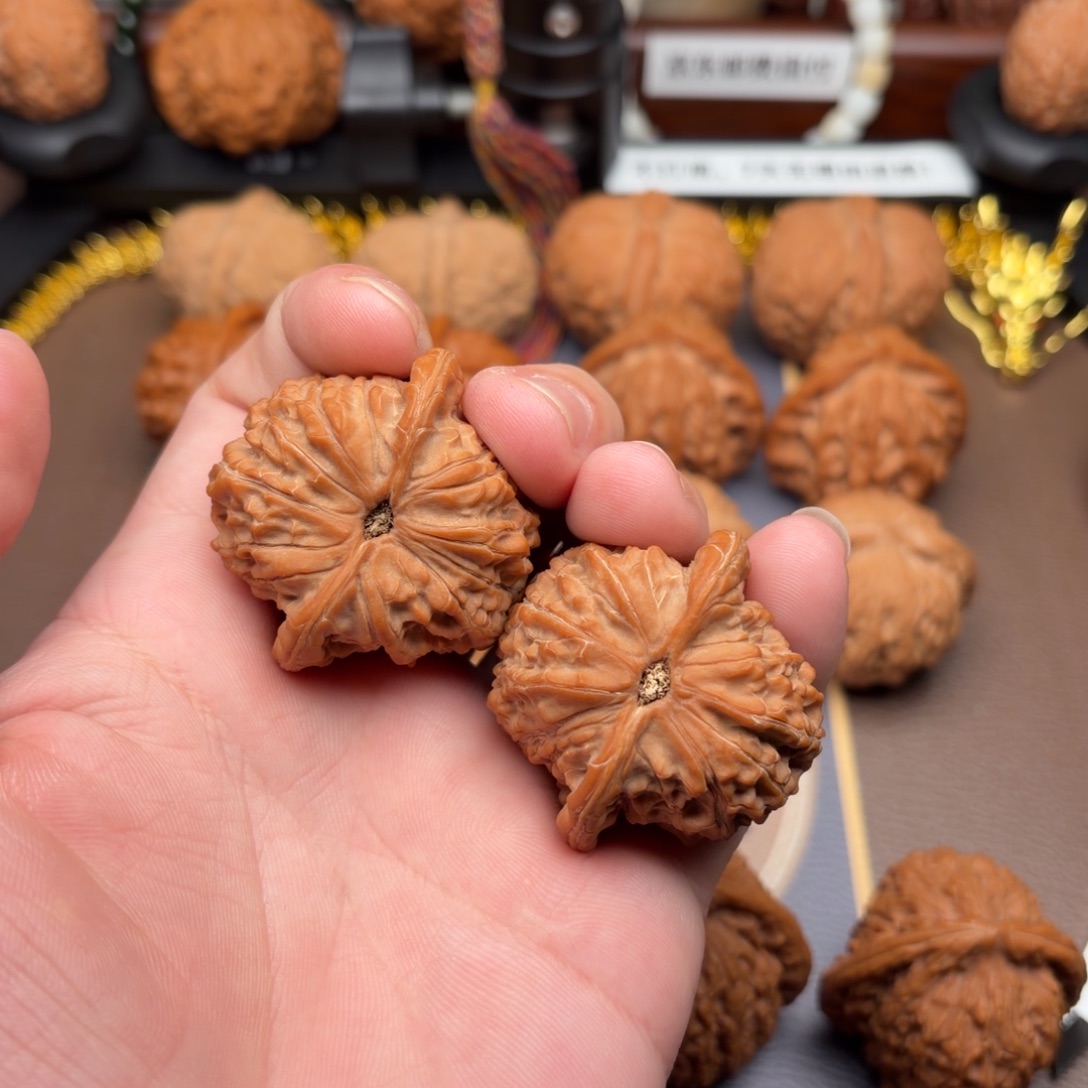 长****把件文玩核桃血麒麟狮子头