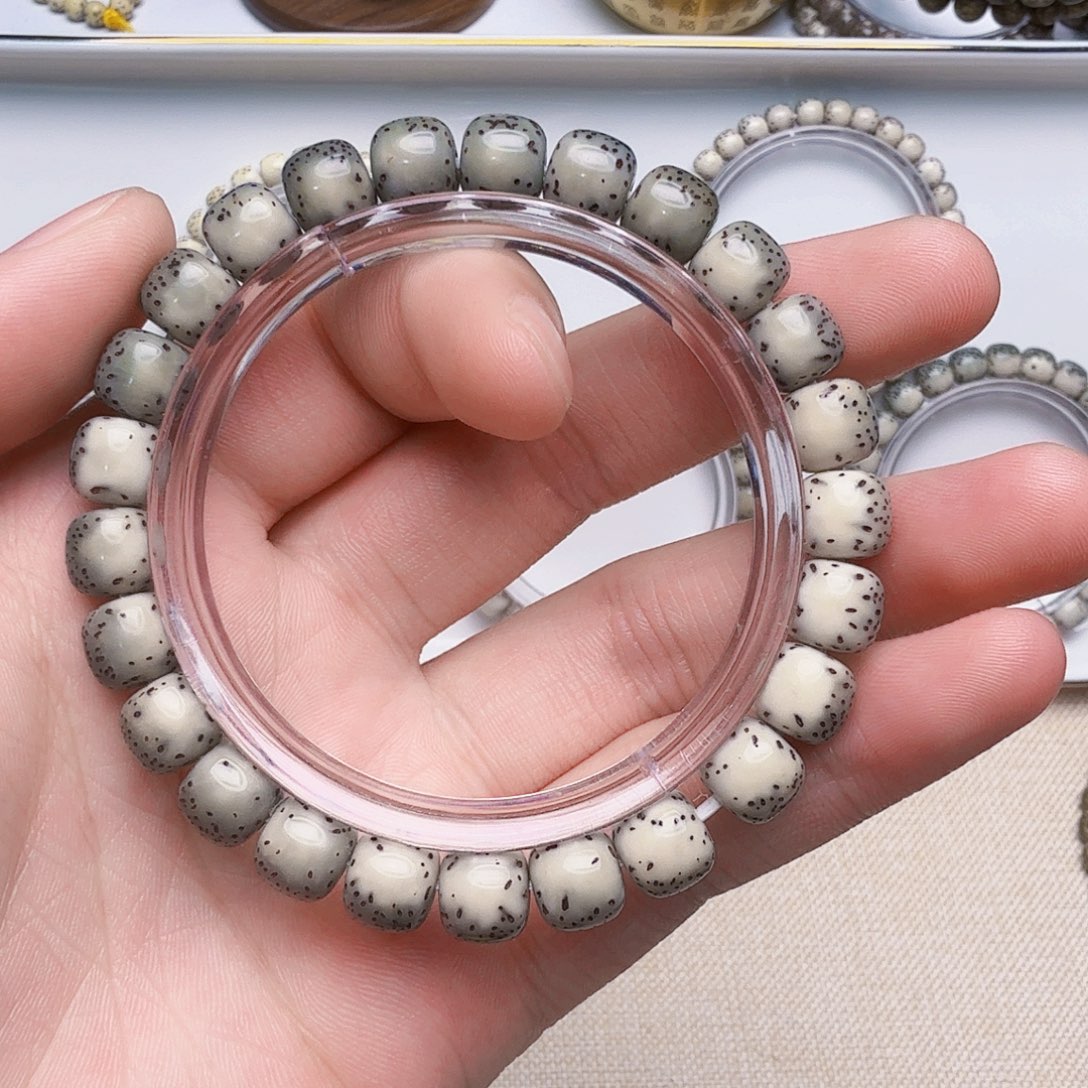 星月菩提手串石玉料绿背河豚单圈